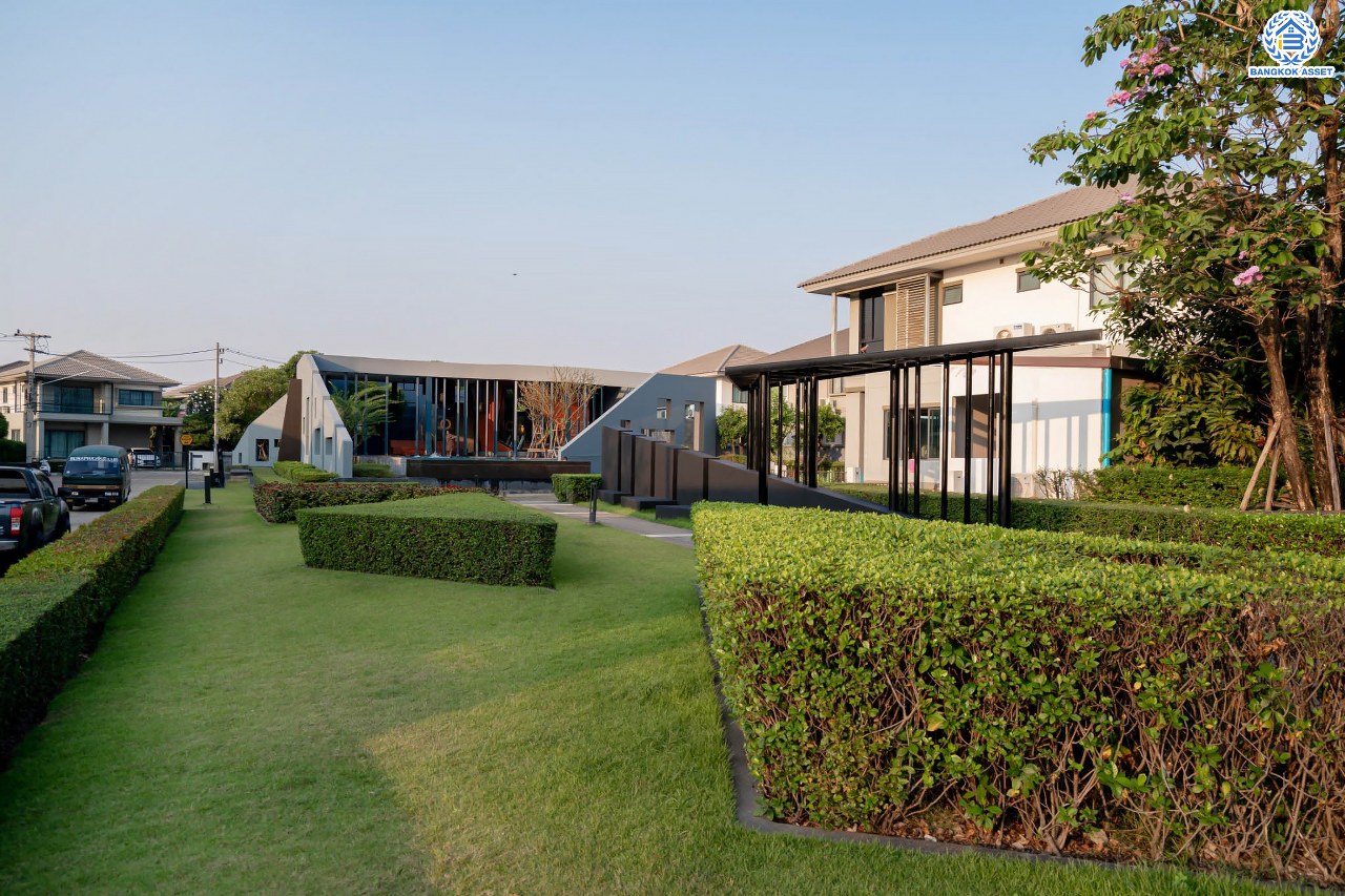 บ้านมือสองตกแต่งใหม่ โครงการ สราญสิริ ติวานนท์-แจ้งวัฒนะ1 หลังมุม เนื้อที่ 59.2 ตร.ว. ดีไซน์ตอบทุกไลฟ์สไตล์ ฟังก์ชัน 3 ห้องนอน 3 ห้องน้ำ จอดรถได้ 2 คัน Living ชั้นบนกว้างขวาง บนทำเลติดถนนใหญ่ เชื่อมต่อทุกเส้นทาง ใกล้จุดขึ้นทางด่วน "ศรีสมาน"